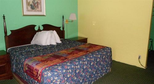 Super 8 By Wyndham Sonora Motel Exterior photo