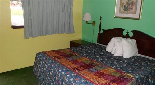 Super 8 By Wyndham Sonora Motel Exterior photo