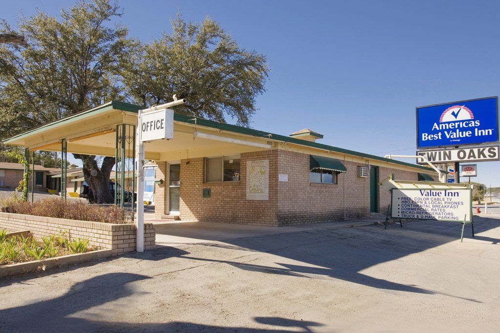 Super 8 By Wyndham Sonora Motel Exterior photo
