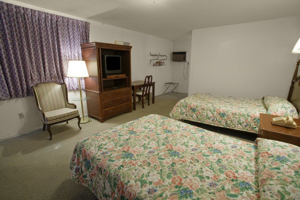 Super 8 By Wyndham Sonora Motel Exterior photo